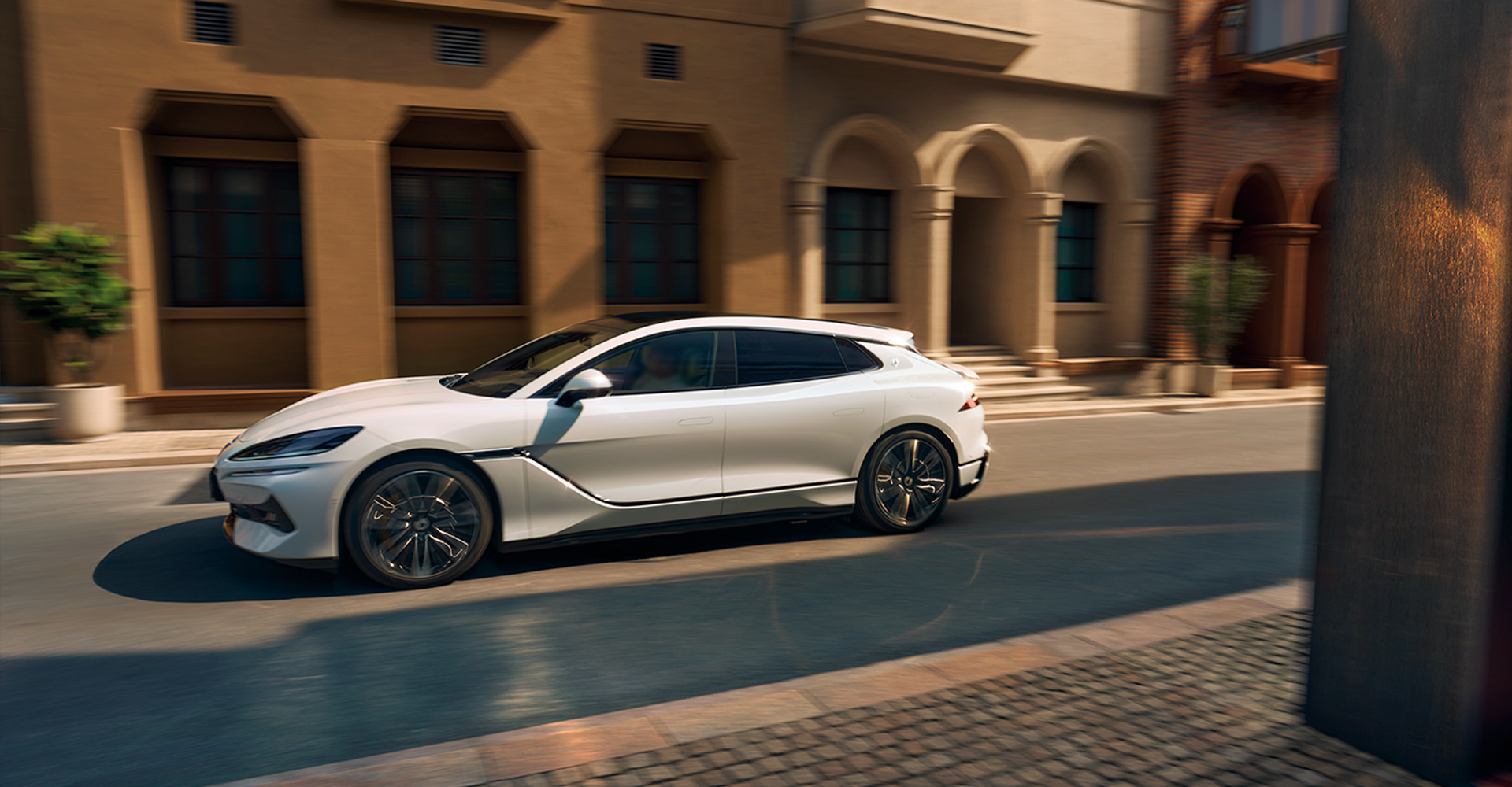 超人类智驾 重塑豪华GT